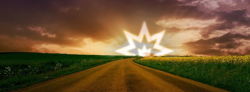 A voided mullet of 8 points with a crown in the centre rising over a dirt road surrounded by green fields.